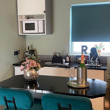 באליקאסל The Rose Garden Room - Self Contained Studio מראה חיצוני תמונה