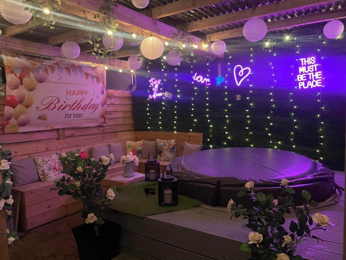 באליקאסל The Rose Garden Room - Self Contained Studio מראה חיצוני תמונה