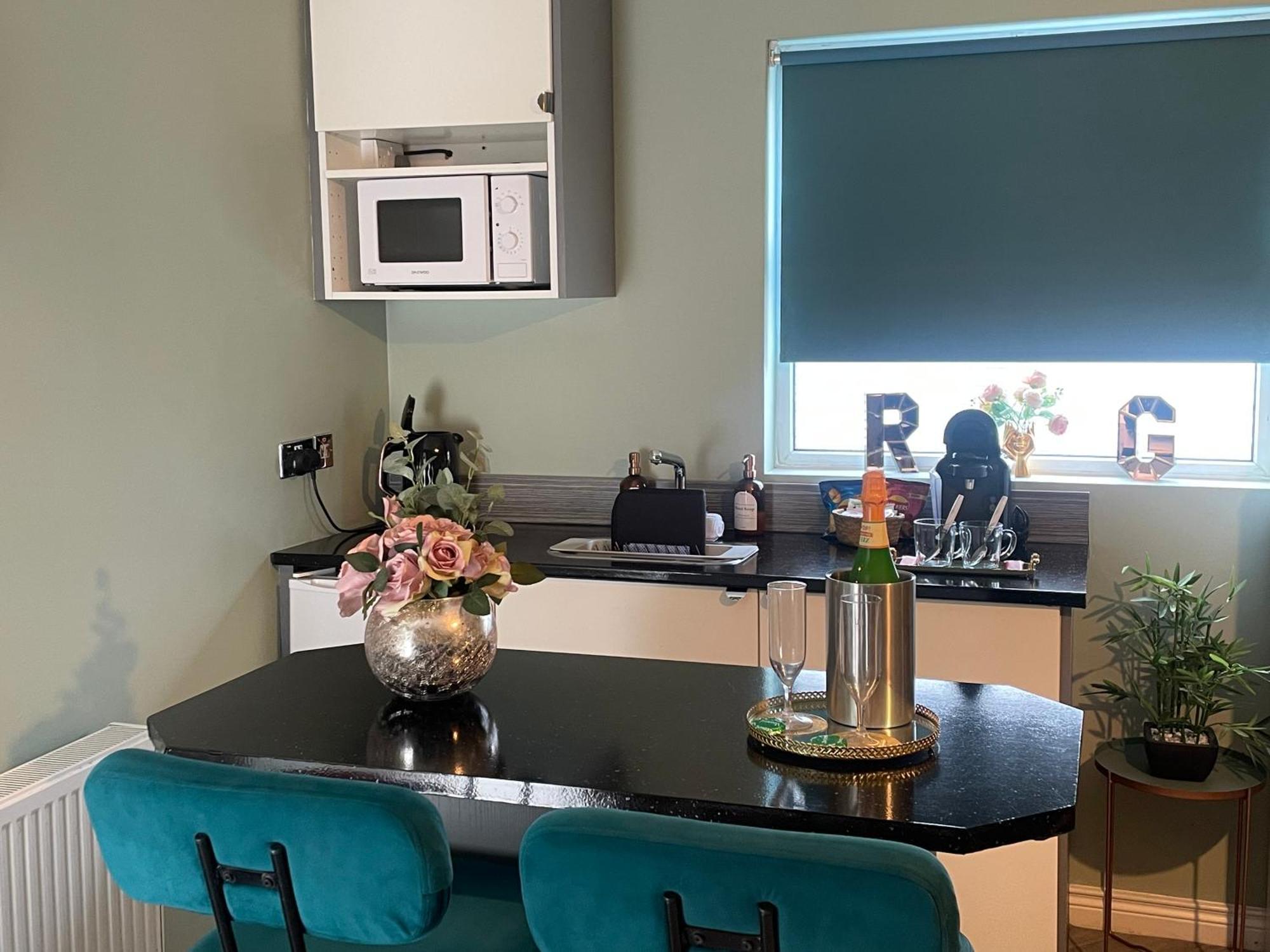 באליקאסל The Rose Garden Room - Self Contained Studio מראה חיצוני תמונה